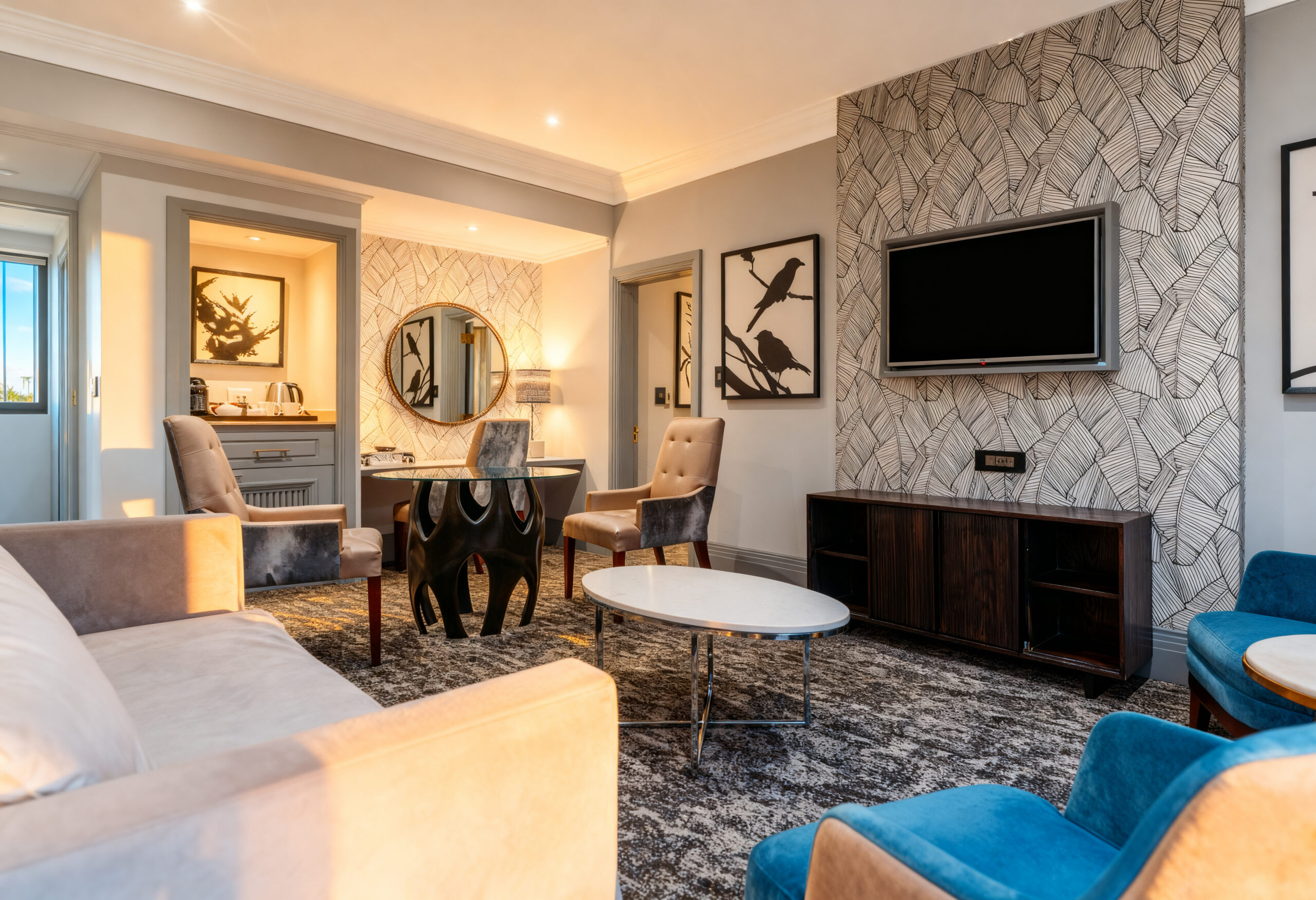 magnific_enhance-this-hotel-room-i_dI3q2uYXSL