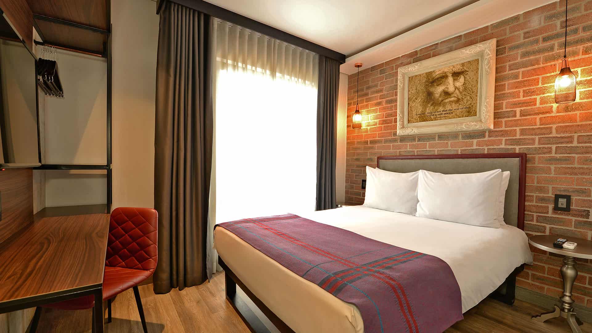 Hotel Perte Queen Room with a queen bed suitable for up to two people sharing.
