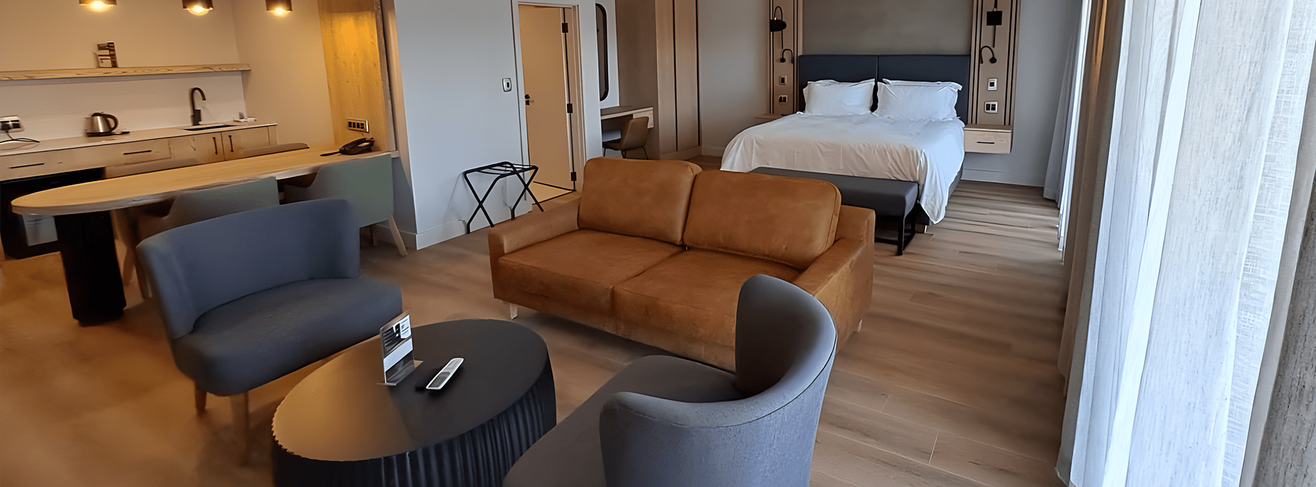 accommodation header